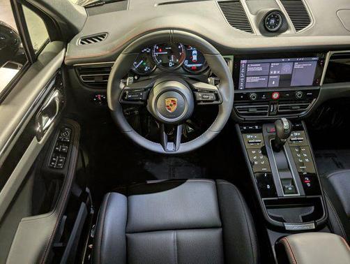 2026 Porsche Macan AWD