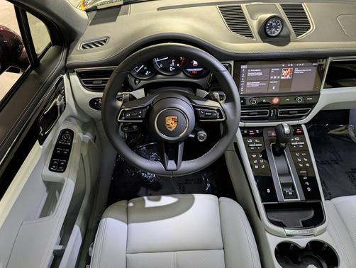 Copper Ruby Metallic 2026 Porsche Macan Macan