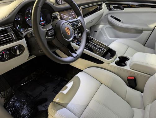 Copper Ruby Metallic 2026 Porsche Macan Macan