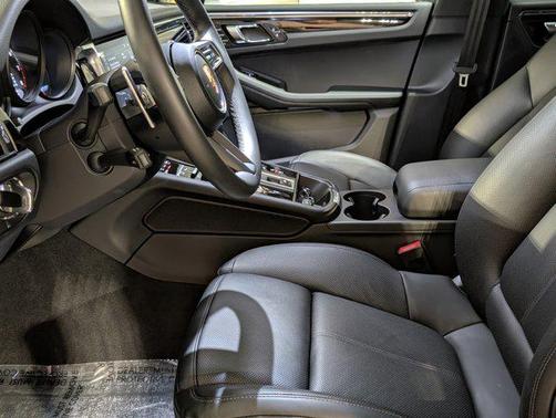 2025 Porsche Macan AWD