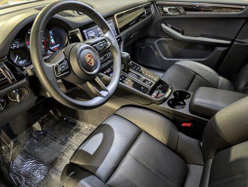 2025 Porsche Macan AWD