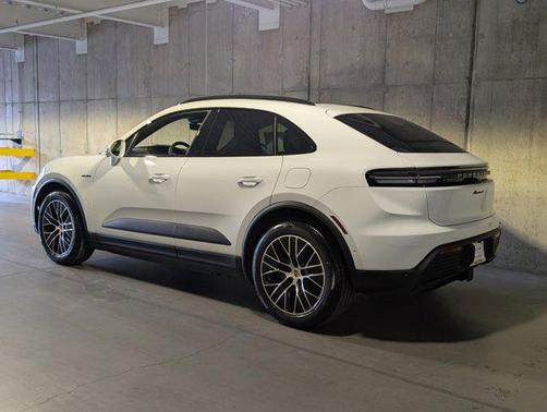 2026 Porsche Macan 4