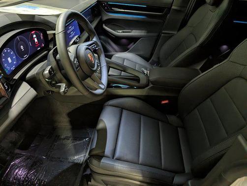 2026 Porsche Macan 4