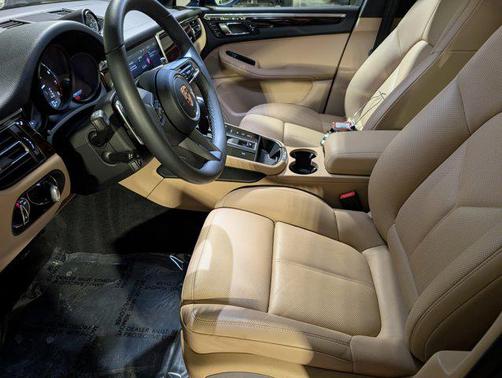 2025 Porsche Macan AWD