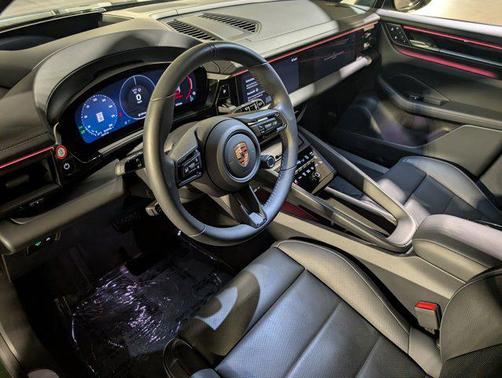 2025 Porsche Macan 4