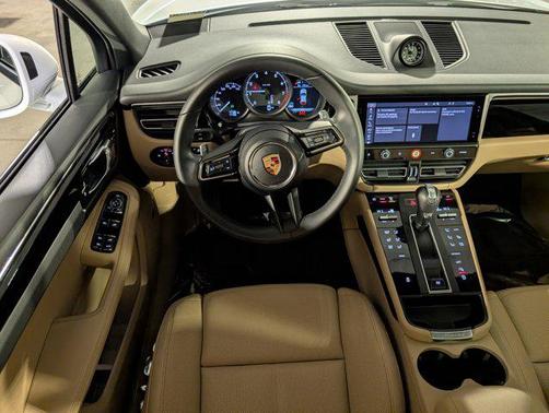 2025 Porsche Macan AWD