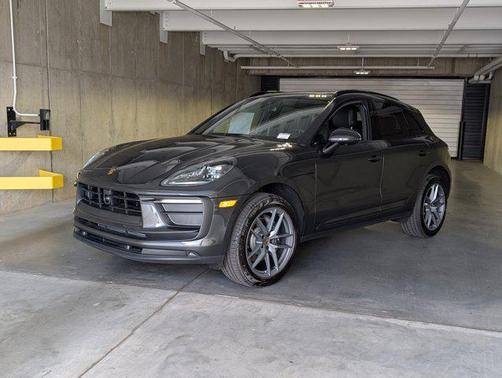 2025 Porsche Macan AWD