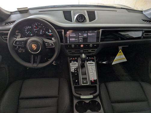 2025 Porsche Macan AWD