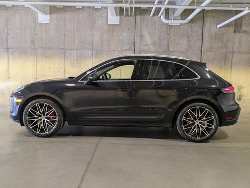 Jet Black Metallic 2026 Porsche Macan Macan