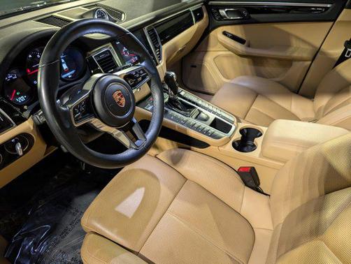 Night Blue Metallic 2018 Porsche Macan Macan Sport Edition