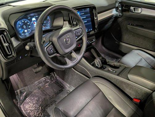 2019 Volvo XC40 T5 Momentum