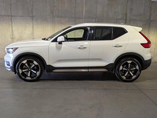 2019 Volvo XC40 T5 Momentum