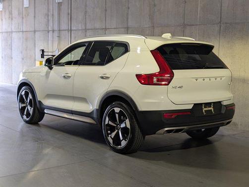 2019 Volvo XC40 T5 Momentum