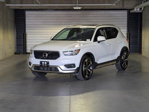 2019 Volvo XC40 T5 Momentum