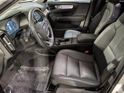 2019 Volvo XC40 T5 Momentum