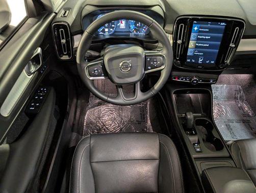 2019 Volvo XC40 T5 Momentum