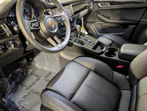 Jet Black Metallic 2026 Porsche Macan Macan