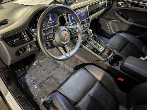 2023 Porsche Macan T