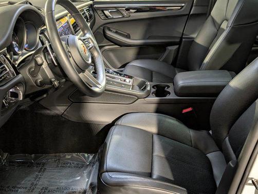 2023 Porsche Macan T