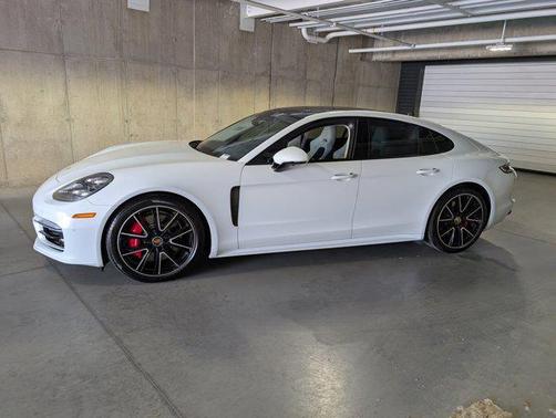2023 Porsche Panamera GTS