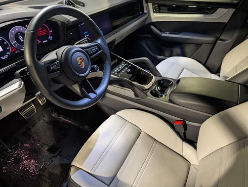 Chalk 2024 Porsche Cayenne S