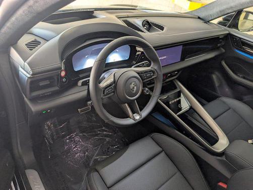 2025 Porsche Macan Turbo