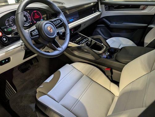 Platinum Silver Metallic 2026 Porsche Cayenne Cayenne