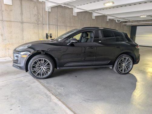 2025 Porsche Macan AWD