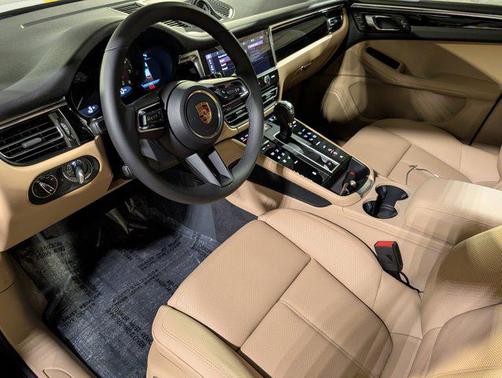 2026 Porsche Macan AWD