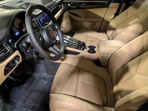 2026 Porsche Macan AWD