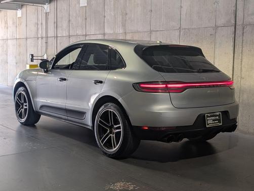 Dolomite Silver Metallic 2020 Porsche Macan Macan