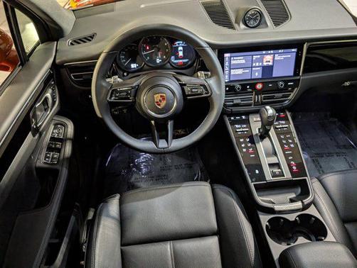 2025 Porsche Macan AWD