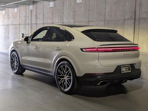 / 2026 Porsche Cayenne Cayenne