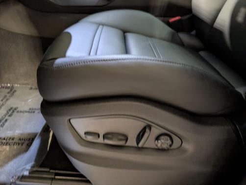 / 2026 Porsche Cayenne Cayenne