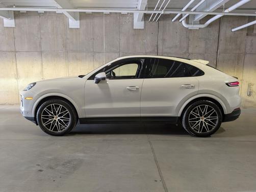 / 2026 Porsche Cayenne Cayenne