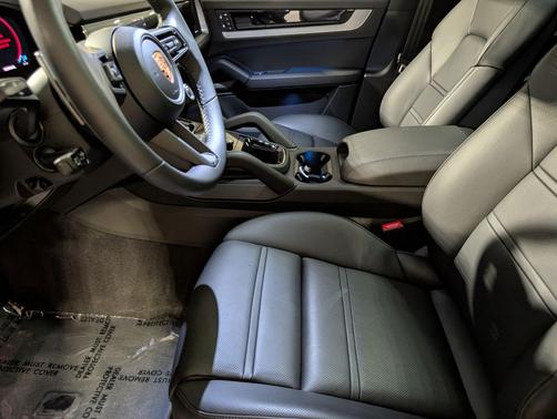 / 2026 Porsche Cayenne Cayenne