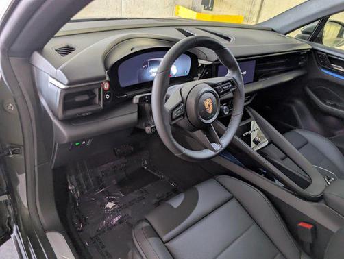 2025 Porsche Macan 4