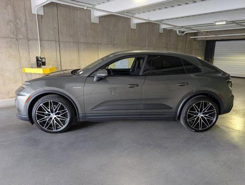 2025 Porsche Macan 4