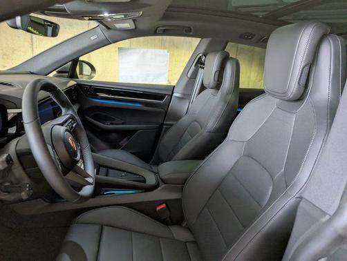2025 Porsche Macan 4