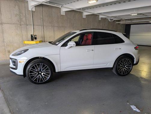 2025 Porsche Macan AWD