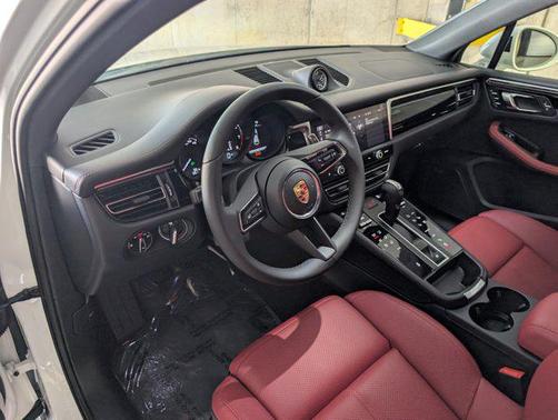 2025 Porsche Macan AWD