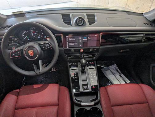 2025 Porsche Macan AWD
