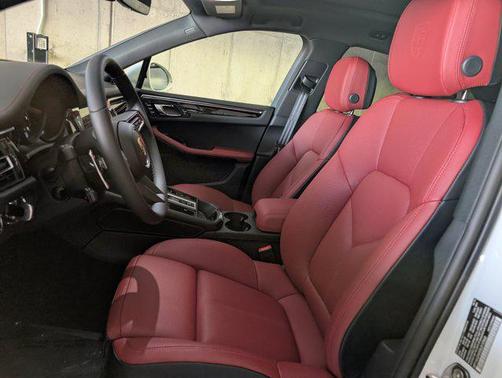 2025 Porsche Macan AWD