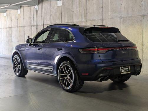 Gentian Blue Metallic 2026 Porsche Macan Macan