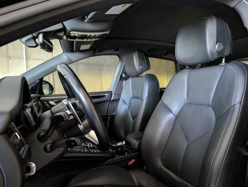 2021 Porsche Macan AWD