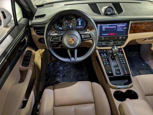 2022 Porsche Macan AWD