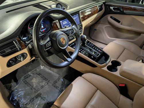 2022 Porsche Macan AWD