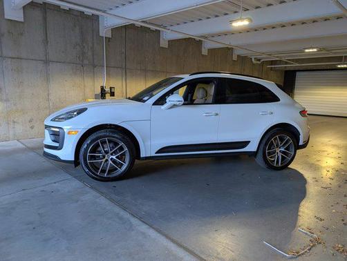 2026 Porsche Macan AWD