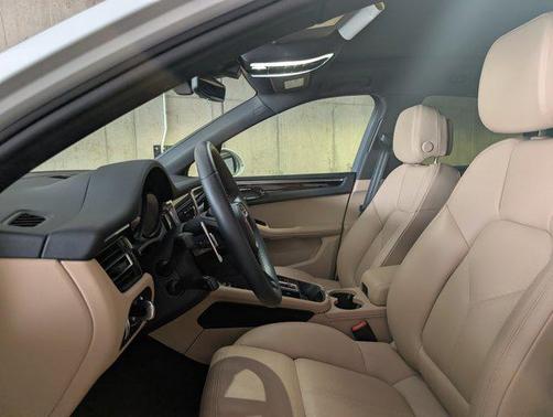 2025 Porsche Macan AWD
