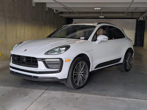 2025 Porsche Macan AWD